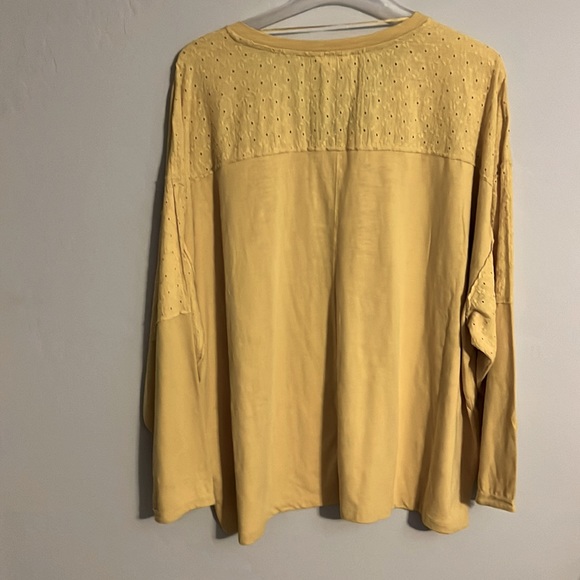 Terra & Sky Women’s Yellow Mixed Media V-Neck Eyelet Top Plus Size 4X (28W-30W) - Picture 6 of 14